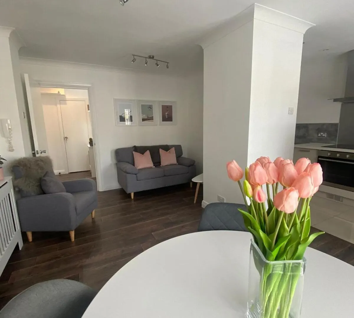 Best Located Flat In Cheltenham And Free Parking 0*,  United Kingdom
