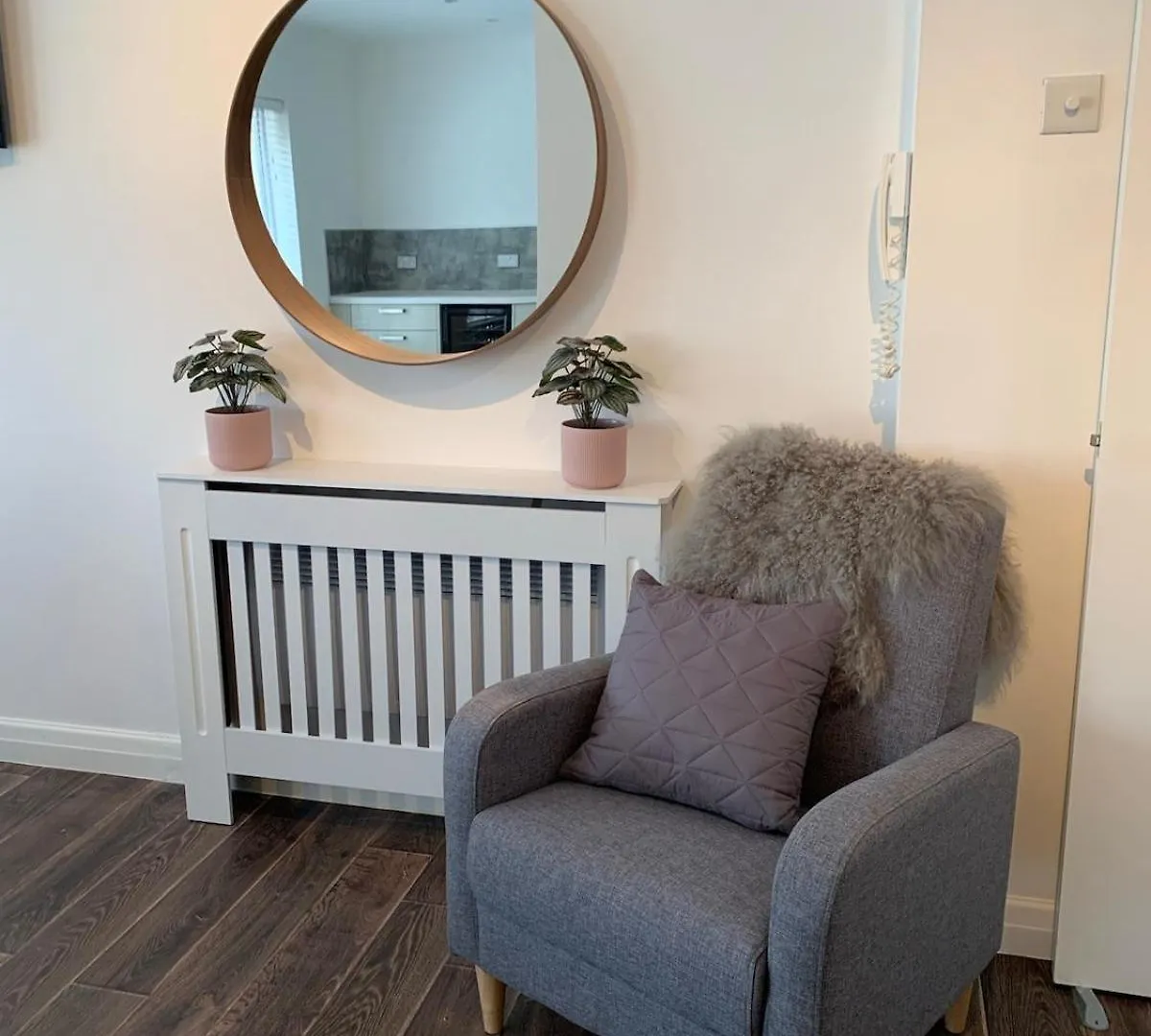 Best Located Flat In Cheltenham And Free Parking 0*,
